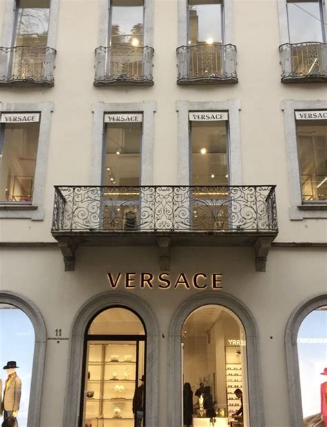 Versace v Monte 